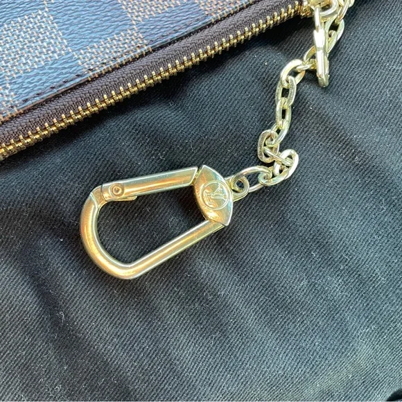 Louis Vuitton coin purse. - Picture 2 of 5